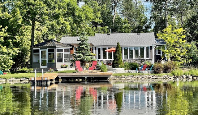 Come Escape to the Water’s Edge Hideaway!