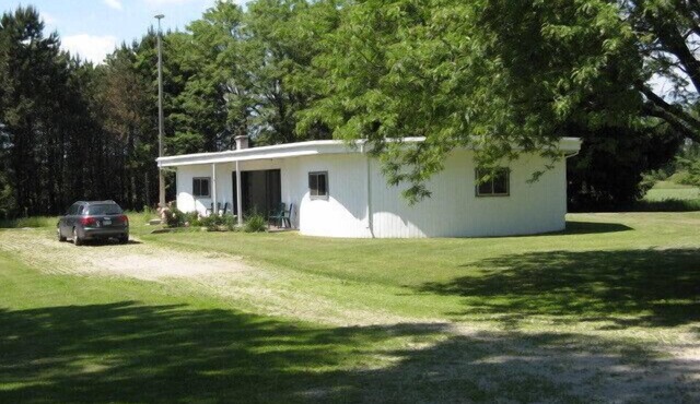Come relax at our country oasis, close to Toronto, Lake Ontario & Niagara