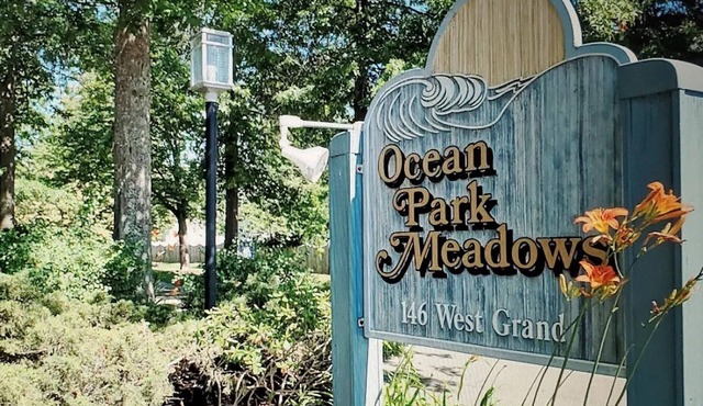 Come relax on the deck and soak on the ocean breeze or enjoy all that Ocean Park Meadows offers!