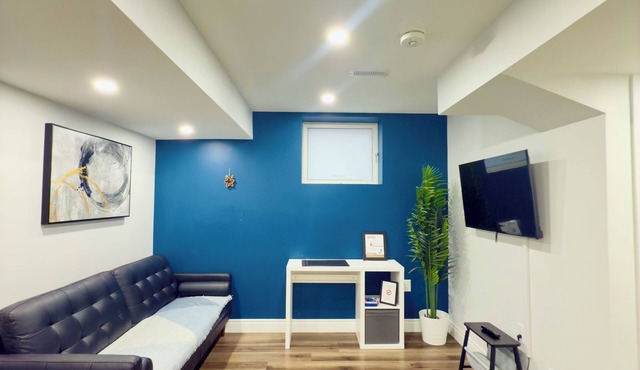 Comfort Quarters In Guelph! Your Cozy Home Away From Home.