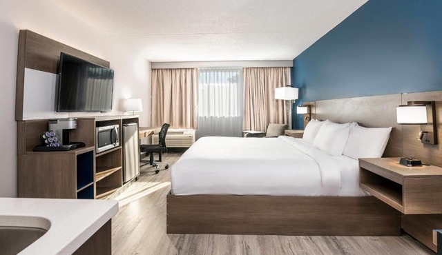 Comfort Suites Kingston Central