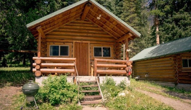 Comfortable Cabin next to Yellowstone National Park in SILVER GATE