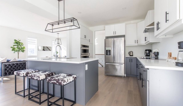 Comfortable Lux | Sleeps 10 | PingPong, Cozy Family Movie Room
