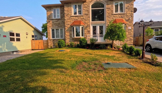 Comfortable stay in a large home on the shores of Lake Erie