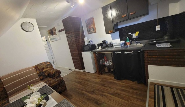 Comfy, 1 bdrm. apartment, close to highway with AC and WiFi in superb Edmundston