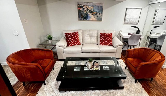 Comfy 2BR Guest Suit in the Heart of Mississauga. in Mississauga