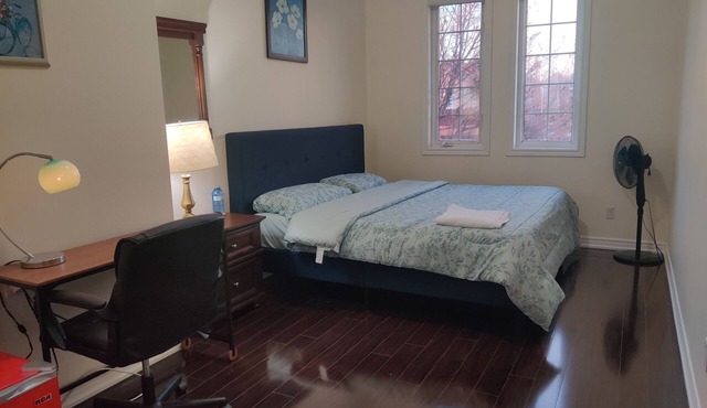 Comfy King size Bedroom in Mississauga near Toronto Pearson Airport.