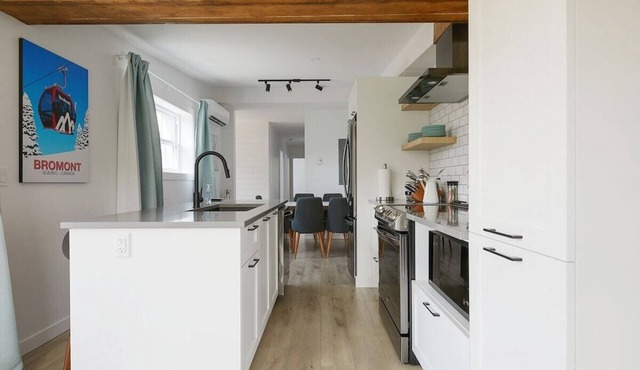 condo 3 chambres avec foyer,837 shefford suite 200