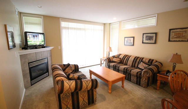Condo By the Lake-DB204