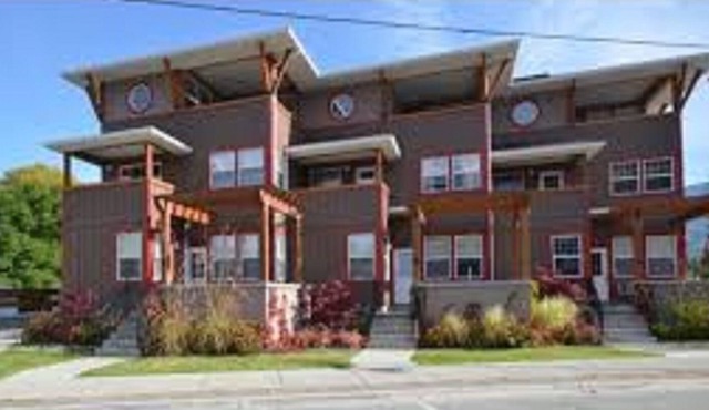 Condo for Rent w/ Heated Garage in Sicamous, for summer 25 ft boat slip included