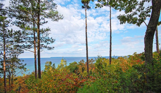 Condo with lake views in Glen Arbor