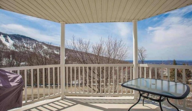 Condo with spectacular view for monthly rental in Mont Sutton