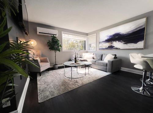 Contemporary Comfort | Centrally Located Gem