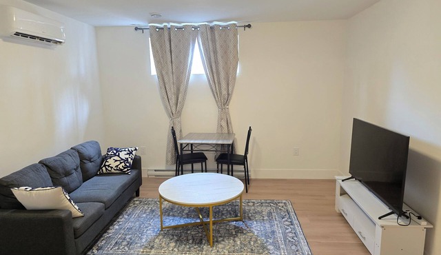Cool & Cozy 1 Bedroom Suite
