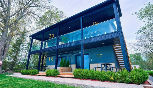 Cottage 19: Upper-Level Beachfront Unit in 4-Plex