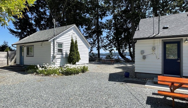 Cottage 3& 6 with Waterfront and Beach Access