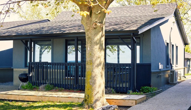 Cottage 3: Beachfront Cottage Escape