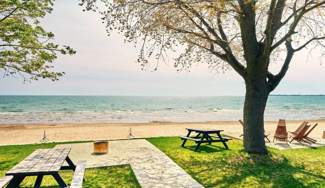 Cottage 4: Beachfront Cottage Escape