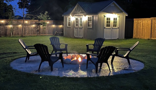 Cottage at the lake,Long Point Bay. Campfires, Beaches, trails and Wineries