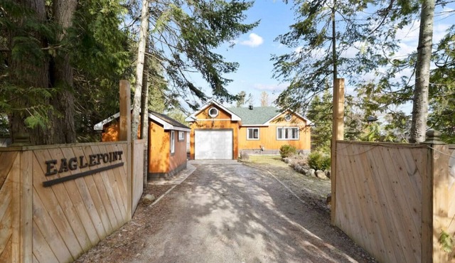 Cottage Hot Tub, Sauna & Beach near Georgian Bay