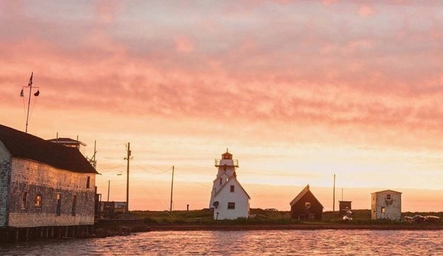 Cottage In The Heart Of North Rustico, Walking Distance To Beach & Restaurants