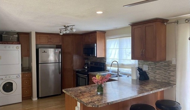 Cottage Pandosy Area - Close to Gyro Beach
