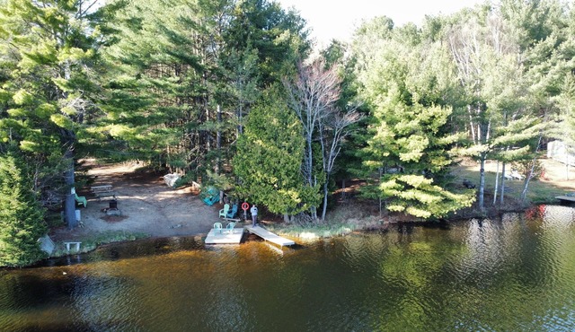 Cottage ✳ Sauna ✳ 2 min walk to Tamarack Lake in Gooderham