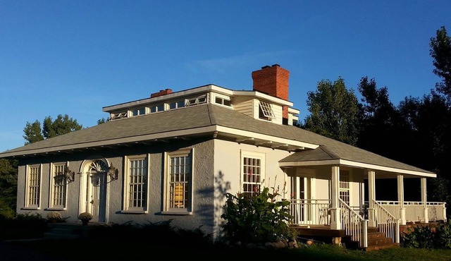 Country home 5 bdrs, 6 baths, yoga/art studio, large garden near wineries +beach