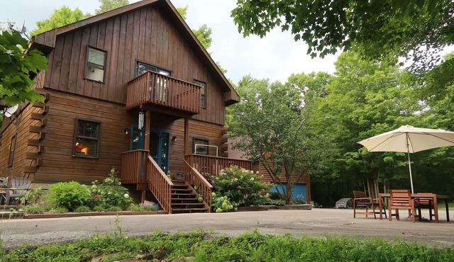 Country Log Home - a quiet get-a-way not far from the city.