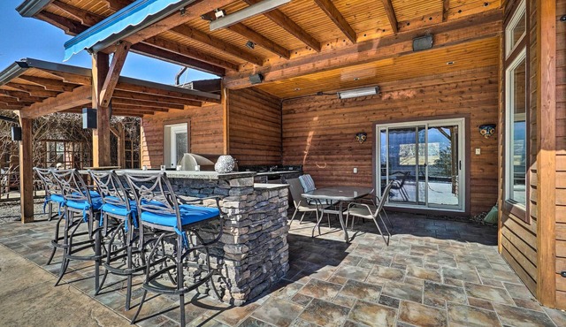 Country Villa on Kalamalka Lake w/ Private Pool!