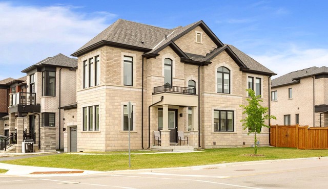 Countryside Meet City - New Luxe 4BR Cozy Home in Caledon - EV Charger and More