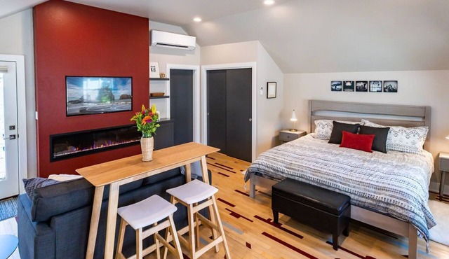 Courtside Cottage - WalkScore 93 - Dog Friendly in Ashland