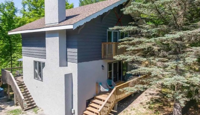 Coziest Fall Getaway: Hot Tub, Sauna, Firepit, Skiing- Beaver Valley Ski: 10 Min