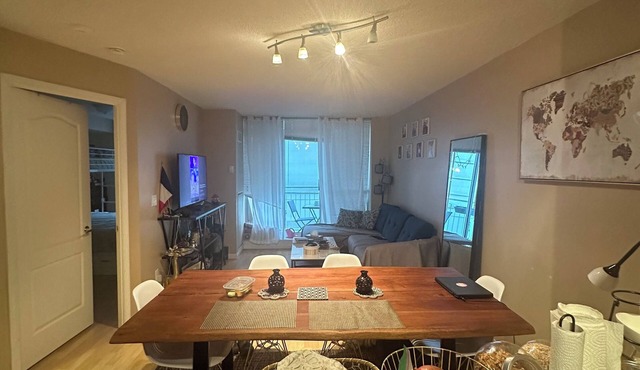Cozy 1-Bedroom Apartment with Unique View - Available for School Holidays Only