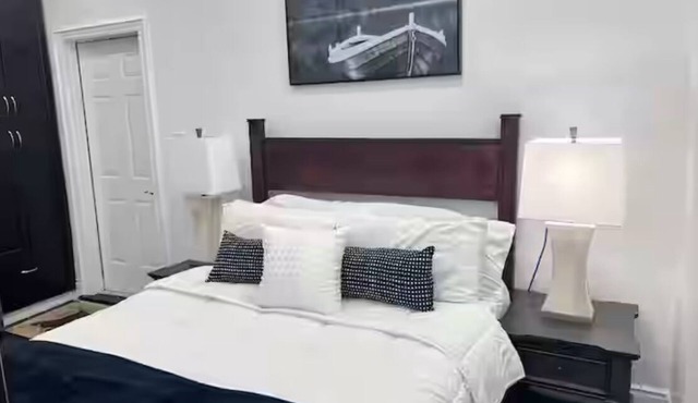 Cozy 1-bedroom with WiFi and AC in charming private location