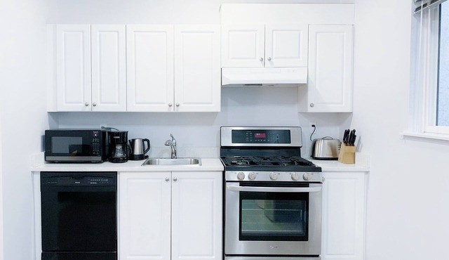 Cozy 1bdr suite | private entry & prime location in Maple Ridge, pet friendly!