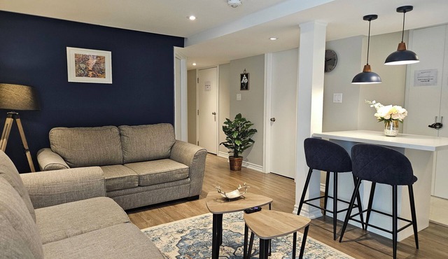 Cozy 2 Bed Rooms Apartment in Prime Location!