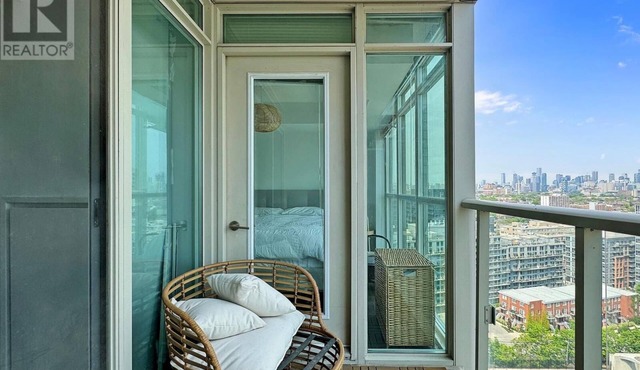 Cozy 2-bedroom 2 bathroom apartment with fitness room, WiFi in Downtown Toronto