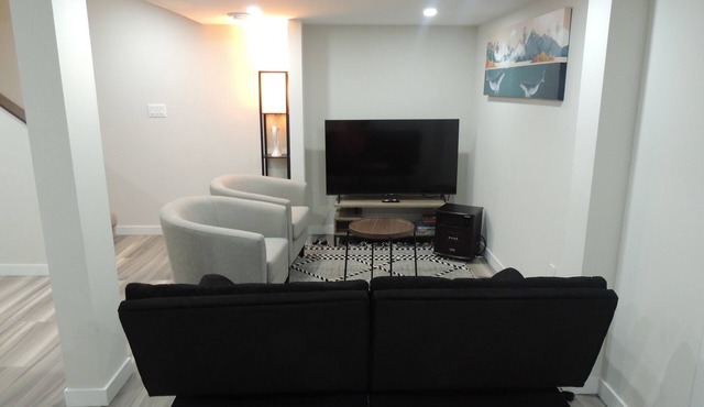 Cozy 2-Bedroom basement Suite with Private entrance South Winnipeg.