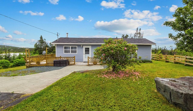 Cozy 2-bedroom bungalow in the country but minutes to the highway!