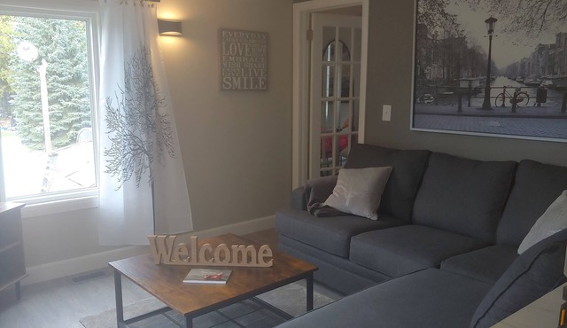 Cozy 2 bedroom river view suite with licensed restaurant on site