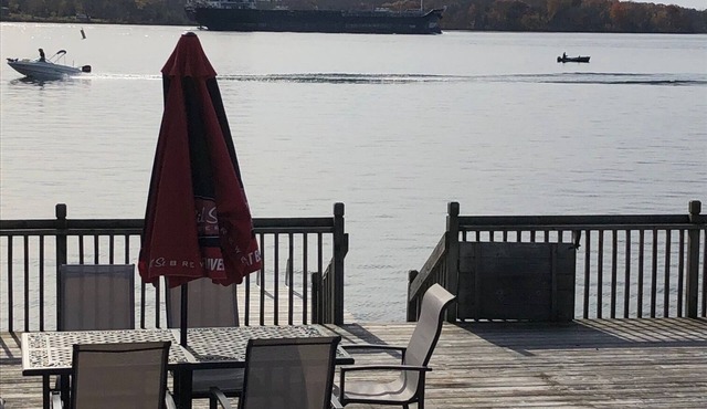 Cozy 2 bedroom water front cottage