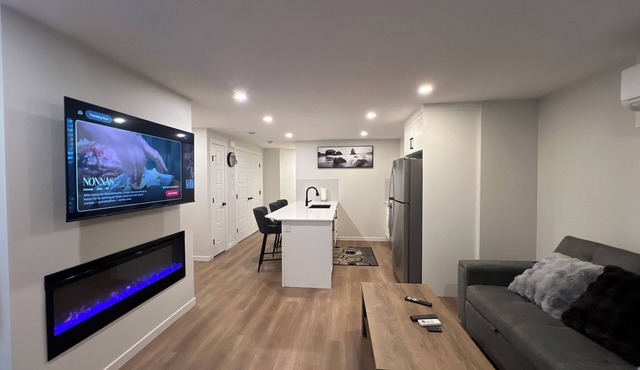 Cozy 2 bedrooms Suite Near Calgary Airport ✈️ | Air conditioning Sleeps 6