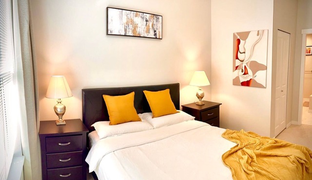 Cozy 2B/R Luxury Home at life convenient center in Heart RMD! Family friendly!