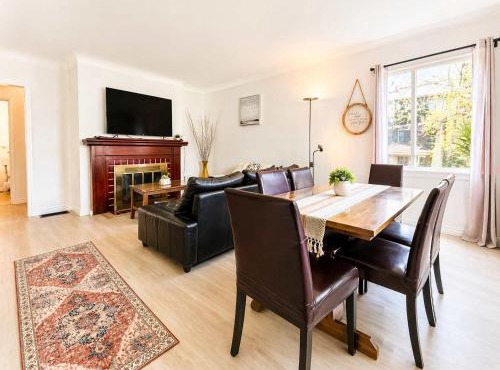Cozy 2BR 1BA Retreat in Vibrant Vancouver
