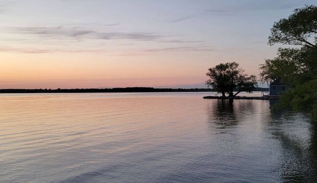 Cozy 2BR Cottage, 4min to Bay of Quinte