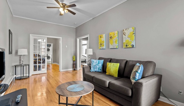 Cozy 2BR Loft Parking Wi-Fi
