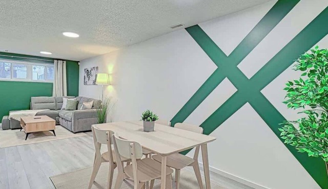 Cozy 2BR Suite Near Zoo & downtown Walk to C-Train