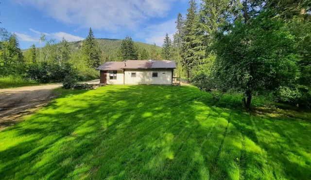 Cozy 3 bedroom cottage in the woods