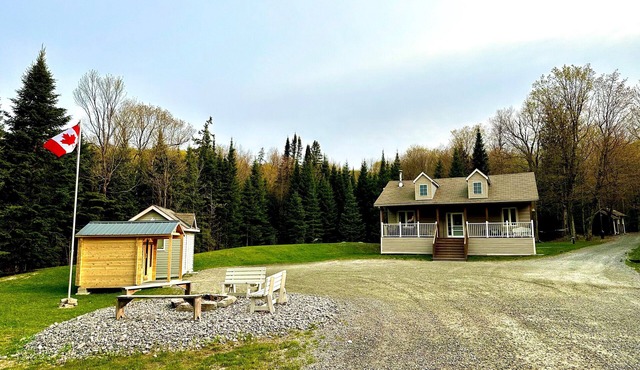 Cozy 3BR cottage on 100acres with hiking trails, firepit, woodstove & sauna
